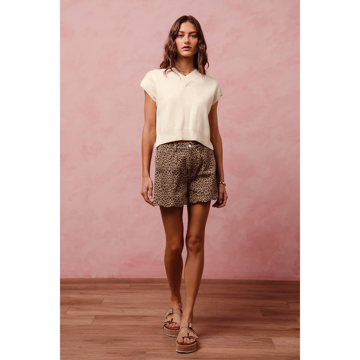 MID RISE LEOPARD TWILL SHORTS WITH SCALLOP HEM