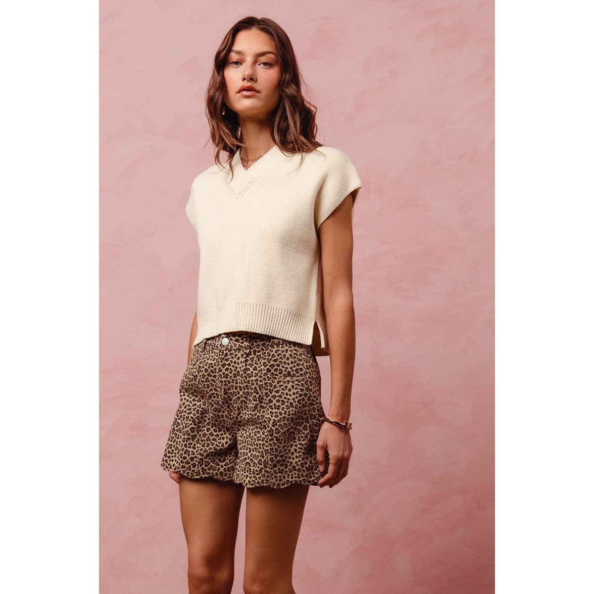 MID RISE LEOPARD TWILL SHORTS WITH SCALLOP HEM
