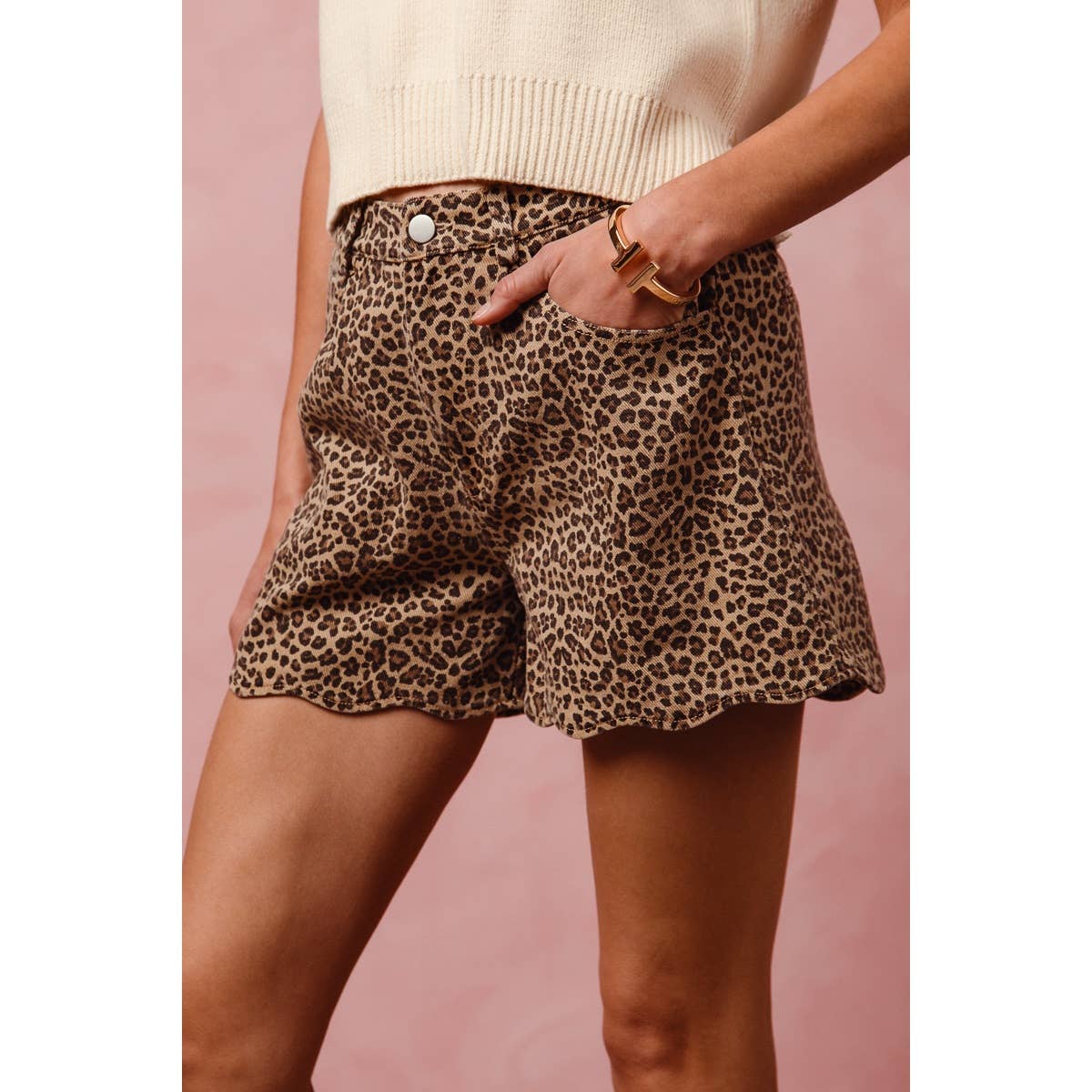 MID RISE LEOPARD TWILL SHORTS WITH SCALLOP HEM